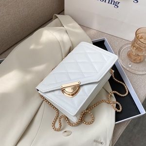 Bag with chain